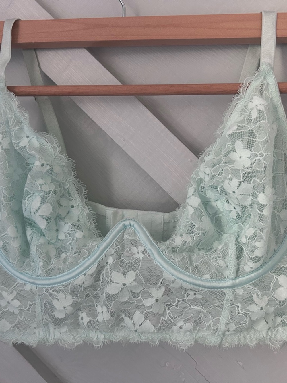 Victoria's Secret Mint Lace Underwire Bralette